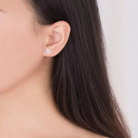 925 Sterling Silver Minimalist Snowflake Earrings - Picture 3 of 3